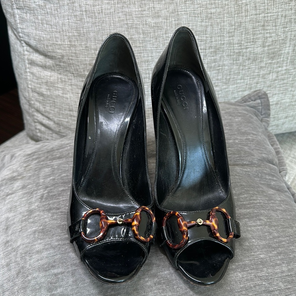 Gucci black pump